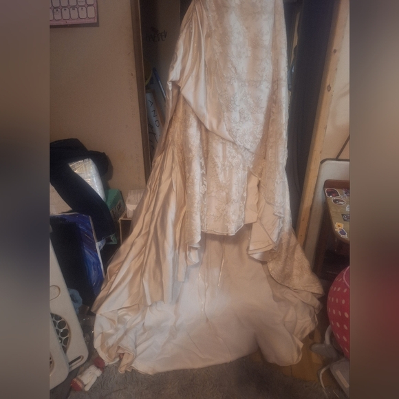 Maggie Sottero - Haute Couture Elegant Wedding Gown. - Picture 7 of 14